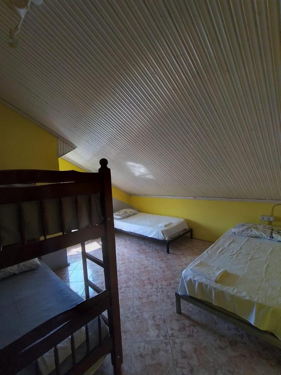 Our Way Guest House & Hostel Shkoder Phòng bức ảnh