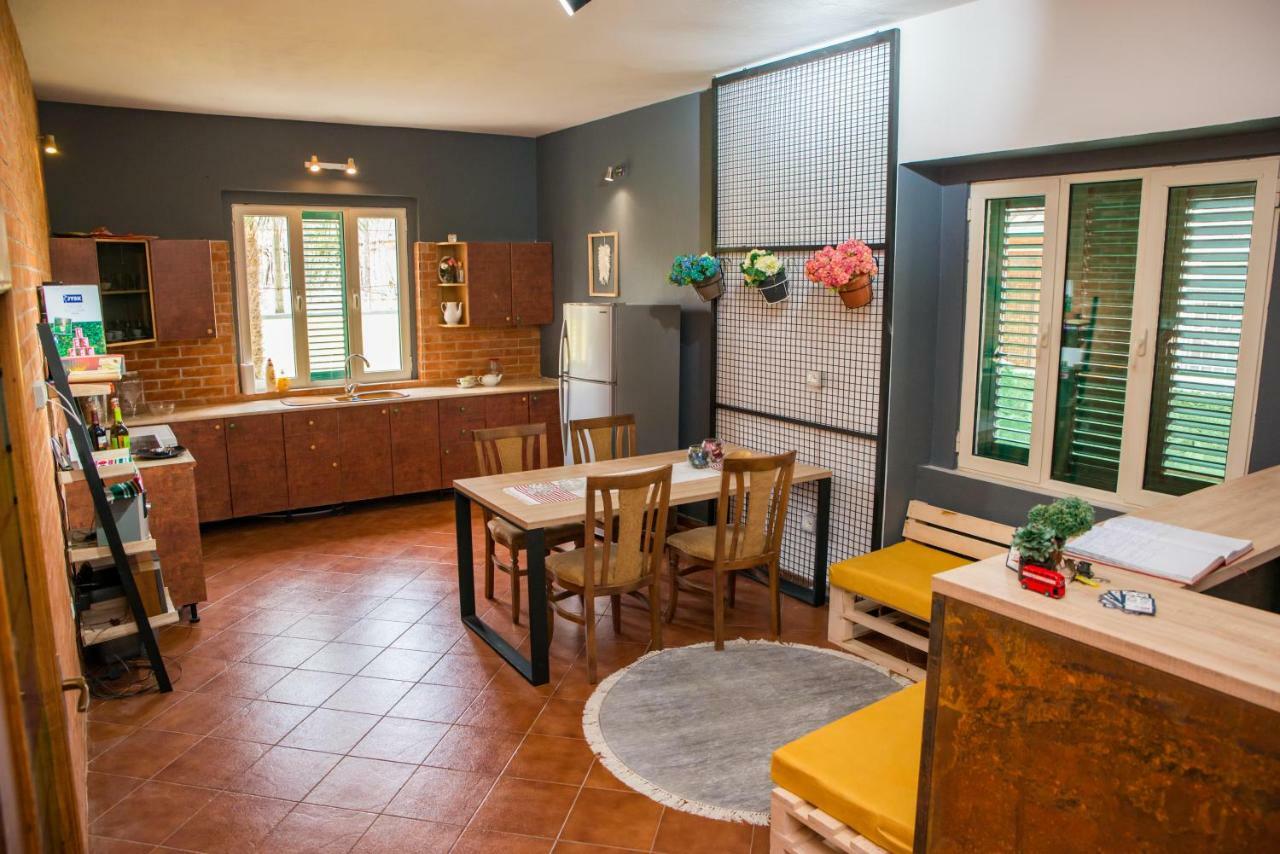 Our Way Guest House & Hostel Shkoder Ngoại thất bức ảnh