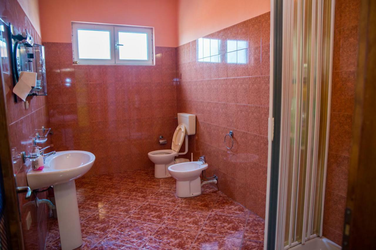 Our Way Guest House & Hostel Shkoder Ngoại thất bức ảnh